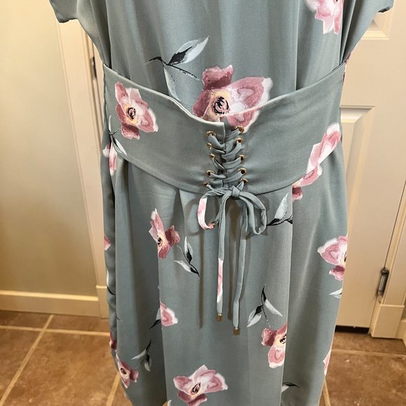 Le Chateau Ladies Dress - Picture 2 of 7